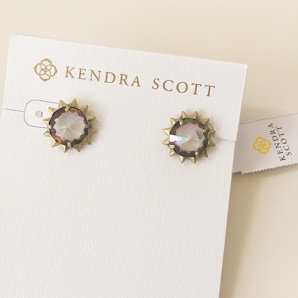 NWT Kendra Scott stud earrings